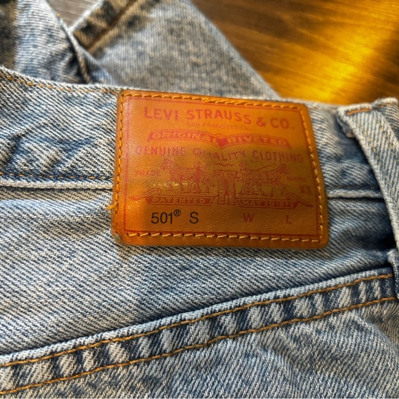 Levi's Light Blue Denim 501 short 90’s vintage distressed button fly size 27 - Picture 5 of 16